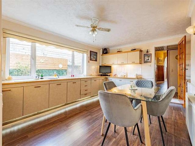 House for sale in Upton, Acol