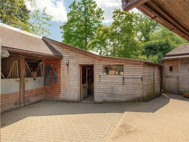 House for sale in Mill Hill, Greater London