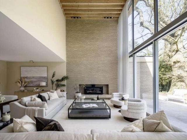 House for sale in Childs Hill, Greater London