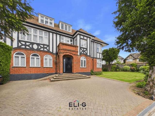 House for sale in Temple Fortune, Greater London