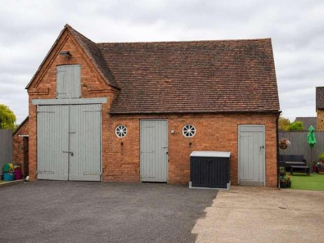 House for sale in Rothersthorpe, Northamptonshire