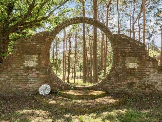 House for sale in Fole, Surrey