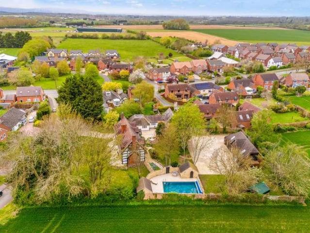House for sale in Crookhill, Worcestershire