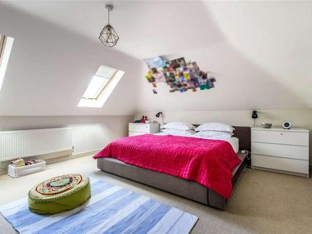 House for sale in Lower Bourne, Fole