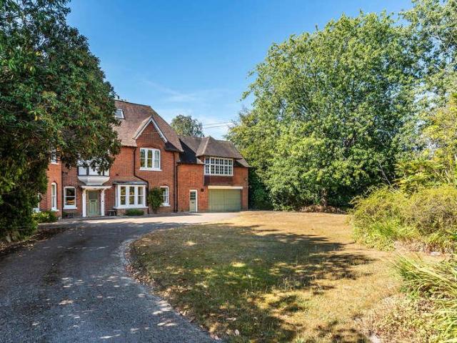 House for sale in Broadwater Down, Sandown Park