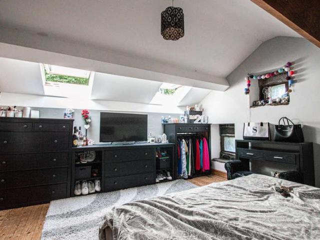 House for sale in Wadsworth, West Yorkshire