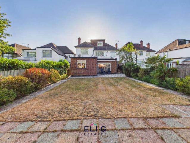 House for sale in Temple Fortune, Greater London
