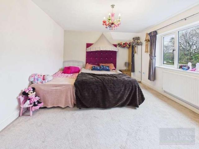 House for sale in Oadby, Leicestershire