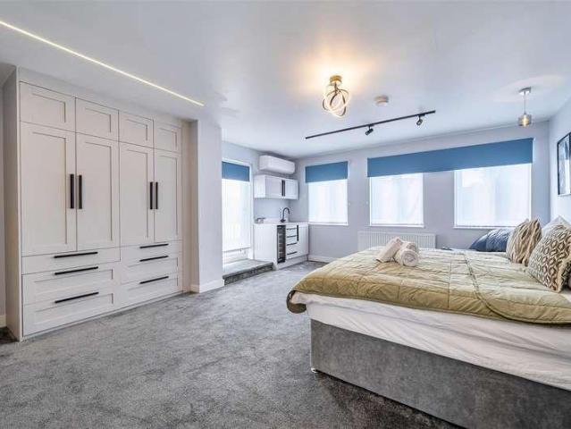 House for sale in Broadfields, Greater London