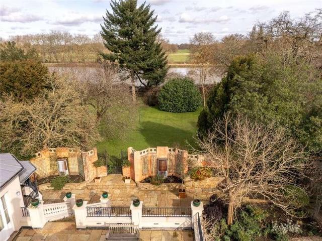 House for sale in Twickenham, St Margarets