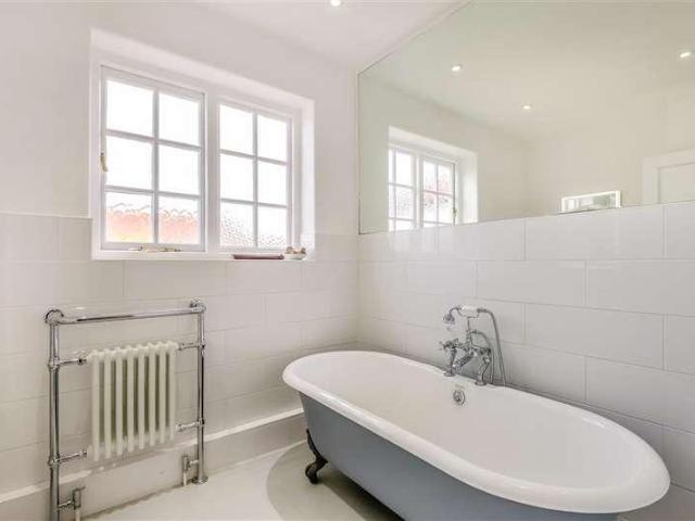 House for sale in Folkestone, Morehall