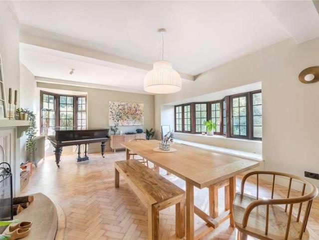 House for sale in Wanborough, Westborough