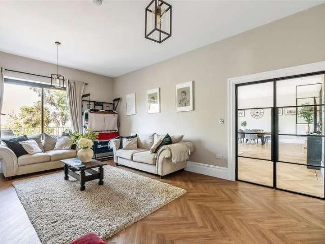 House for sale in Carshalton Beeches, Greater London