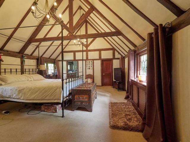 House for sale in Hatch End, Greater London