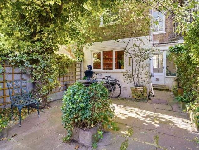 House for sale in Clapham Junction, Greater London
