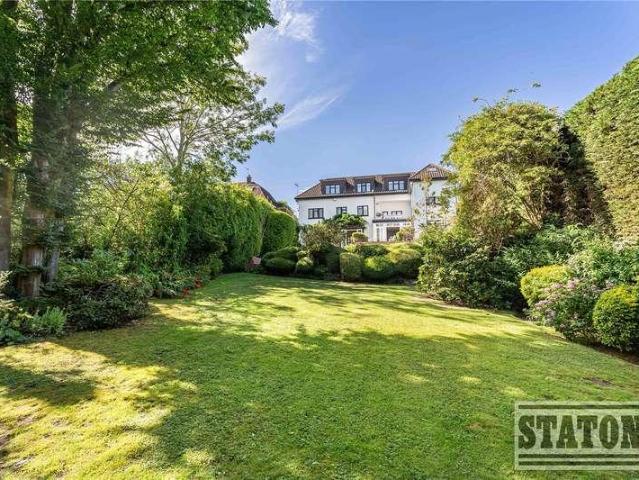 House for sale in Hadley Wood, Greater London