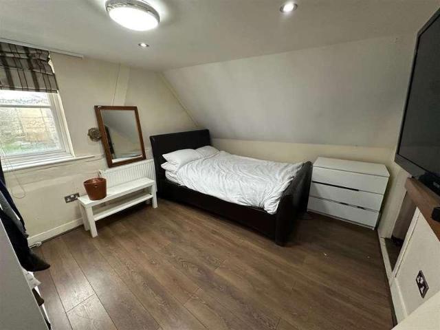 House for sale in Feltham, Bedfont