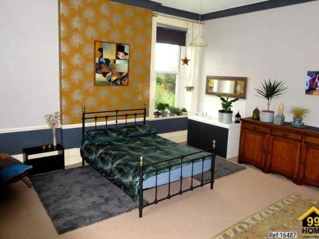 House for sale in Wash, Charlesworth