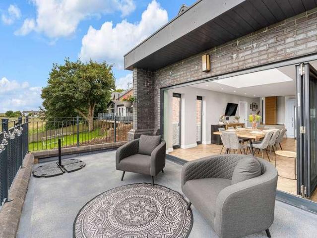 House for sale in Prescot, Rainhill Stoops