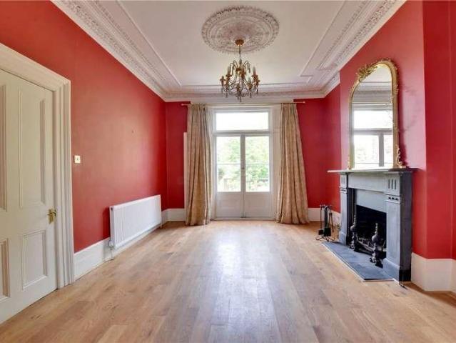 House for sale in East Greenwich, Greater London