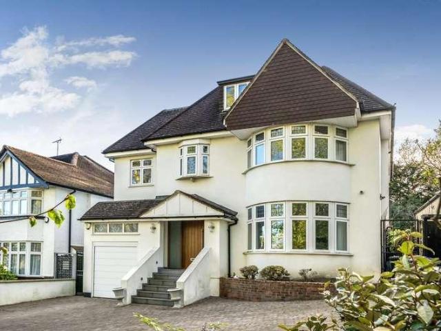 House for sale in Whetstone, Oakleigh Park