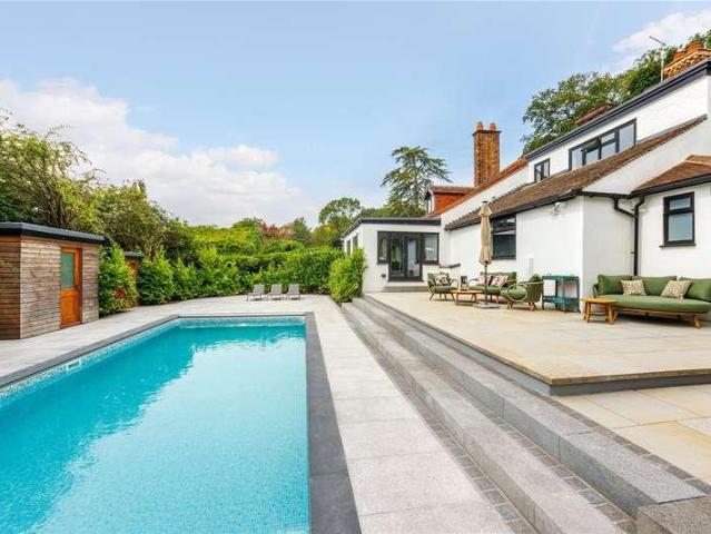 House for rent in Little Stanmore, Greater London