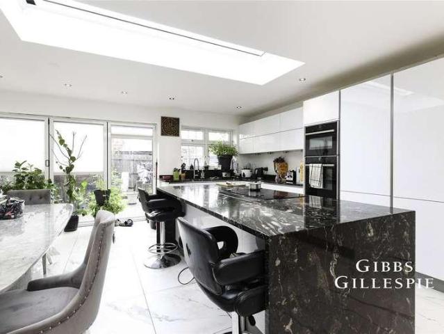 House for rent in London Borough of Ealing, Greater London
