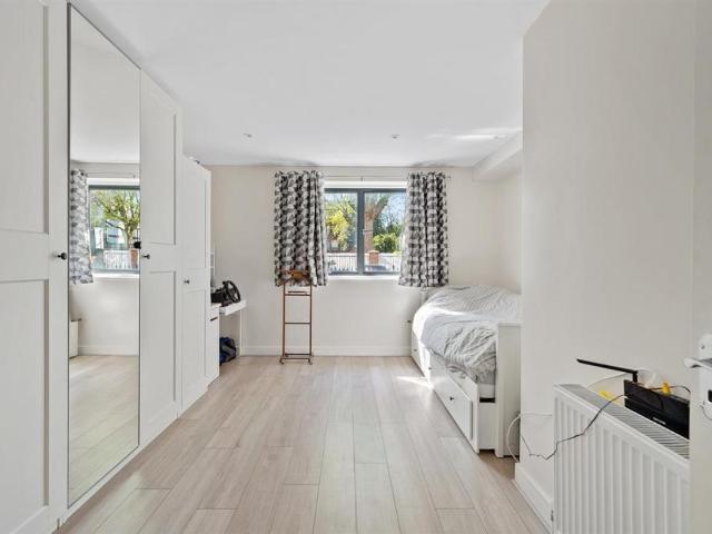 Property for sale in Brondesbury, Greater London
