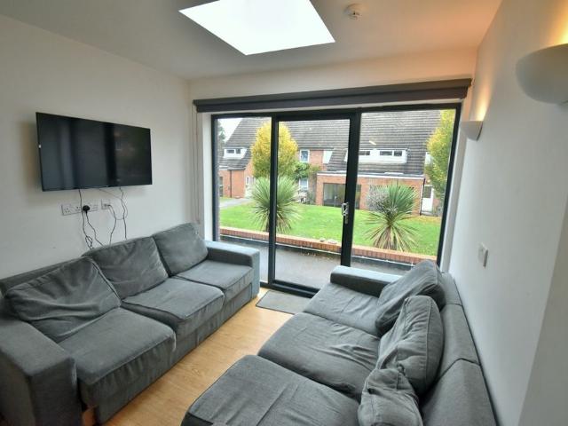 House for rent in Newtown, Reading