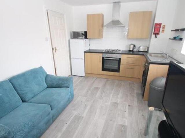 House for rent in Follaton, Strode
