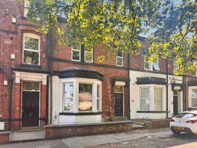 Flat for sale in Pinders Heath, West Yorkshire