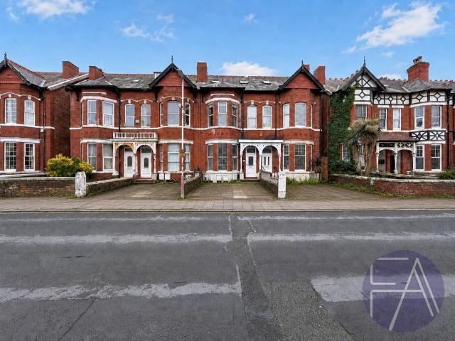 Flat for sale in Southport, Sefton