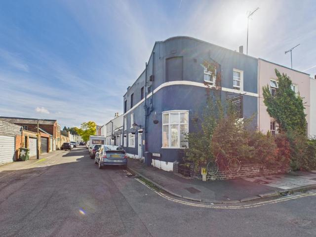 Flat for sale in Golden Valley, Gloucestershire
