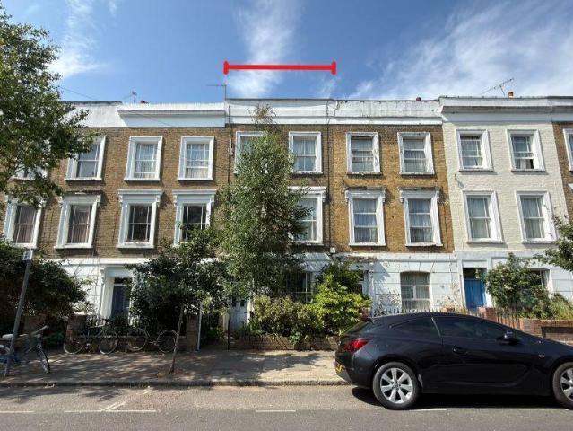 Flat for sale in Holloway, Greater London