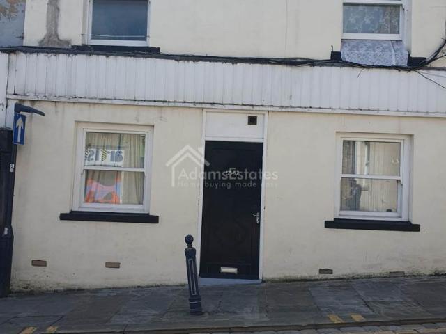 Flat for sale in Eastborough, Dewsbury