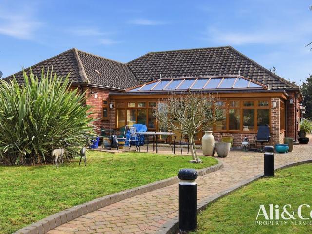 Bungalow for sale in Grays, Essex