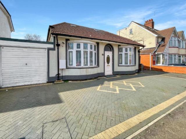 Bungalow for sale in Luton