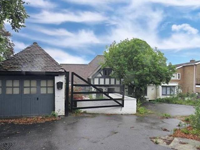 House for sale in Derbyshire Dales, East Midlands