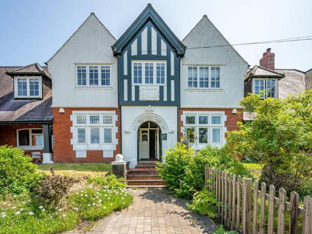 House for sale in Woodfieldside, Croespenmaen
