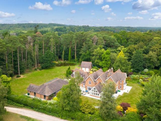 House for sale in Fox's Hill, New Forest