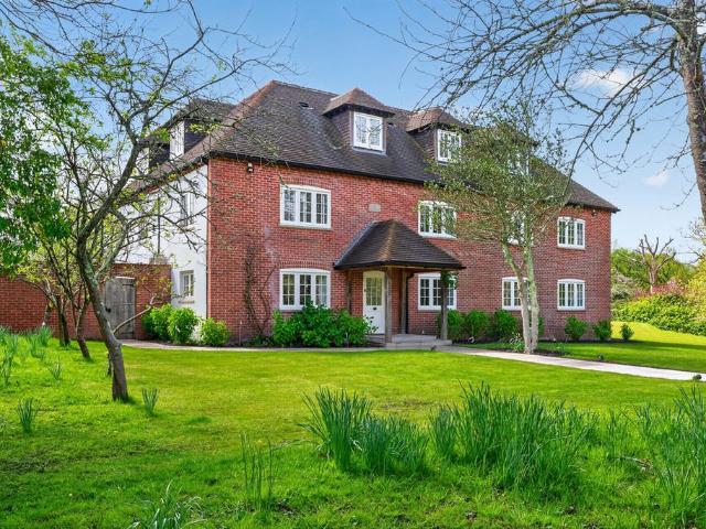 House for sale in Littlecote, West Sussex