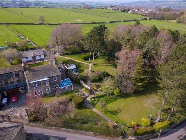 House for sale in Holmfirth, West Yorkshire