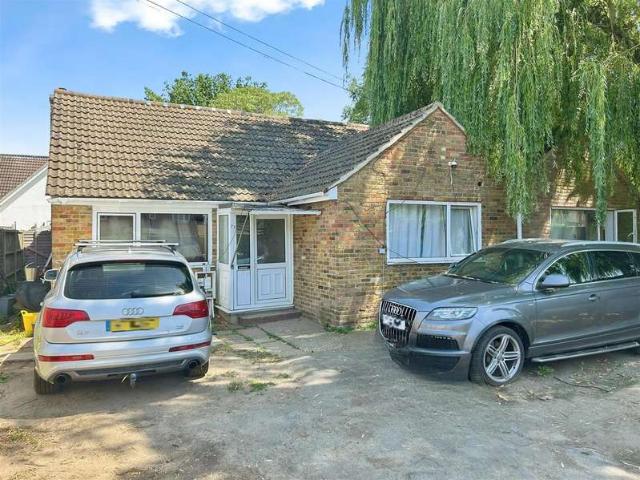 Bungalow for sale in Slough, Cippenham Bungalow for sale in Slough, Cippenham