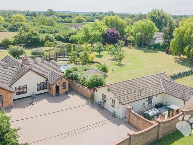 Bungalow for sale in Wickford