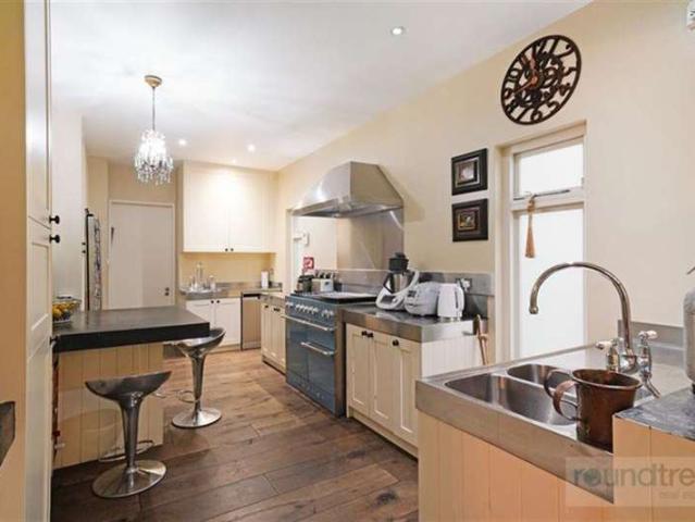 Farm for sale in Brent Cross, Greater London