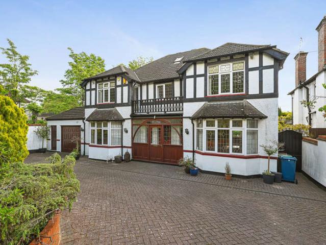 Farm for sale in Harrow Weald, Greater London