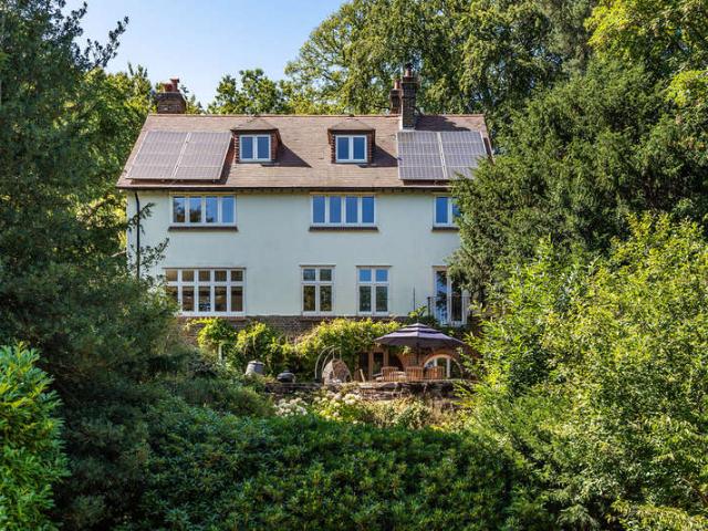 Farm for sale in Oxted, Hillview
