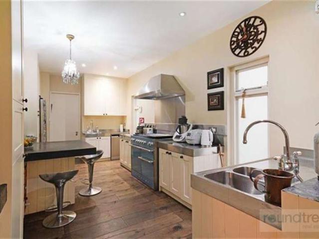 Farm for sale in Brent Cross, Greater London