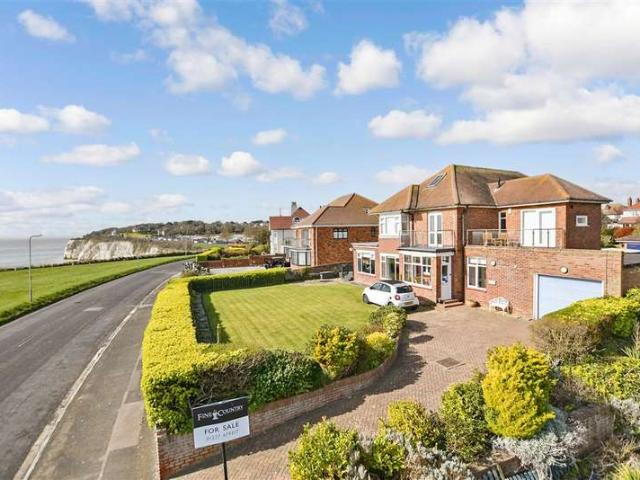Farm for sale in Dumpton Gap, Acol