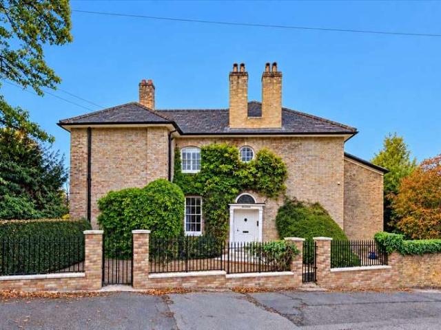Farm for sale in Harrow on the Hill, Greater London